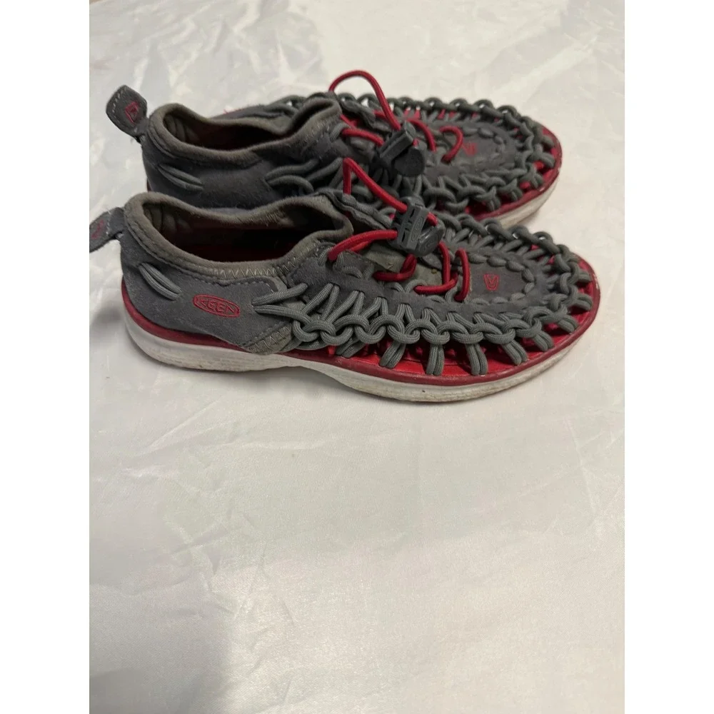 Keen Uneek O2 Kids Grey Red Corded Sport Sandal Sneakers US 1Y EU 32/33